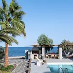 Villa Damma Beachfront Luxury *