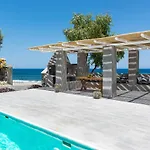Villa Damma Beachfront Luxury *