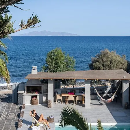 Villa Damma Beachfront Luxury *