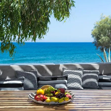 Villa Damma Beachfront Luxury Kamari (Santorini)