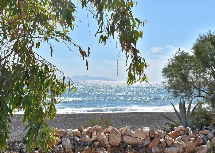 Villa Damma Beachfront Luxury *