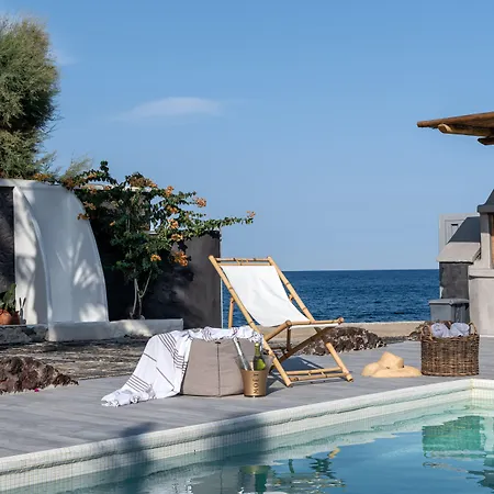 Villa Damma Beachfront Luxury Kamari (Santorini)